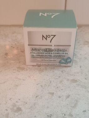 No7 Advanced Ingredients Hyaluronic Acid & Camellia Oil Facial Capsules